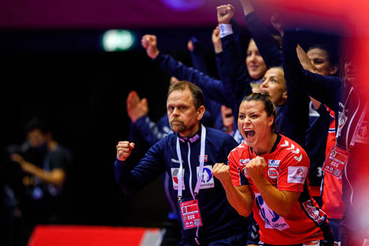 Thorir Hergeirsson, head coach and Nora Mørk of Norway