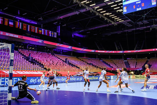 Stine Bredal Oftedal of Norway against goalkeeper Amandine