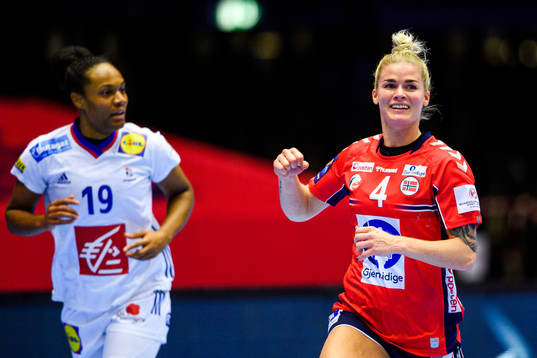 Oceane Sercien Ugolin of France and Veronica Egebakken