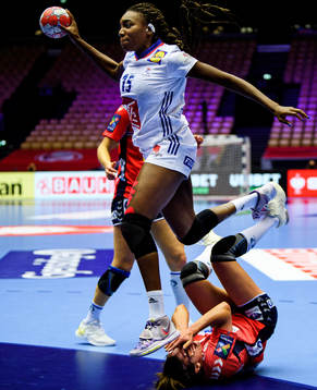 Kalidiatou Niakate of France against Stine Ruscetta