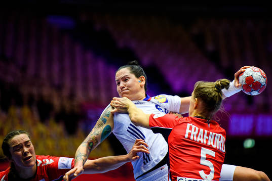 Alexandra Lacrabere of France