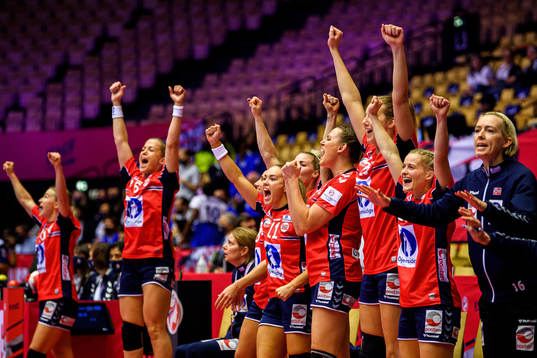 Players of Norway celebrate