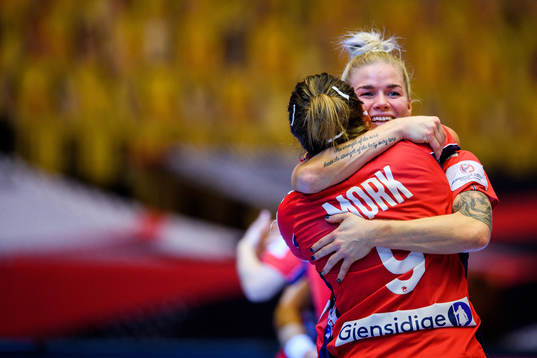 Veronica Egebakken Kristiansen and Nora Mørk of Norway