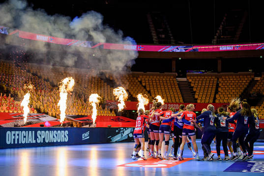 Players of Norway celebrate