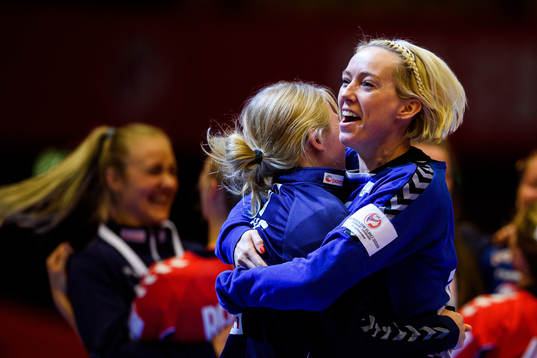 goalkeeper Lunde Katrine of Norway celebrates