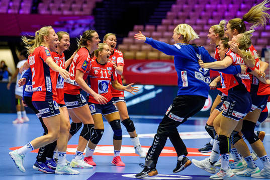 Players of Norway celebrate