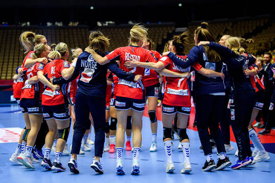Players of Norway celebrate
