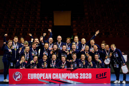 Players of Norway celebrate