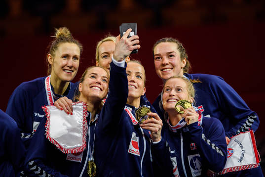Heidi Løke of Norway takes a selfie with teammates