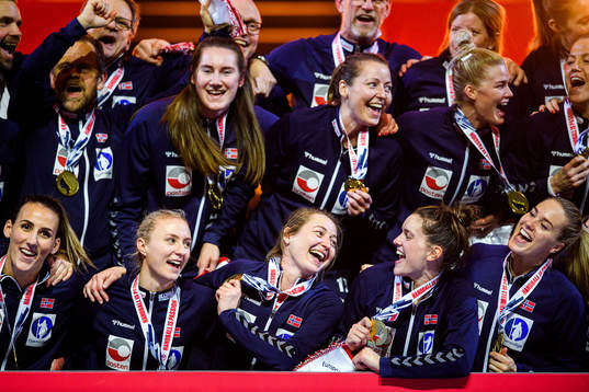 Players of Norway celebrate