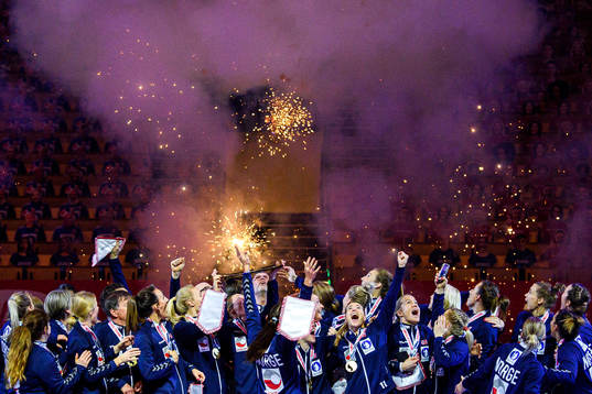 Players of Norway celebrate with the winner’s trophy