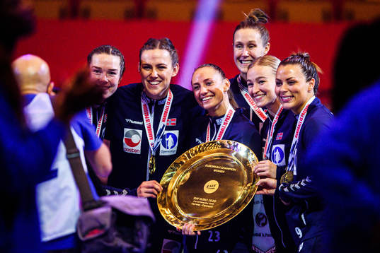 Players of Norway celebrate with the winner’s trophy