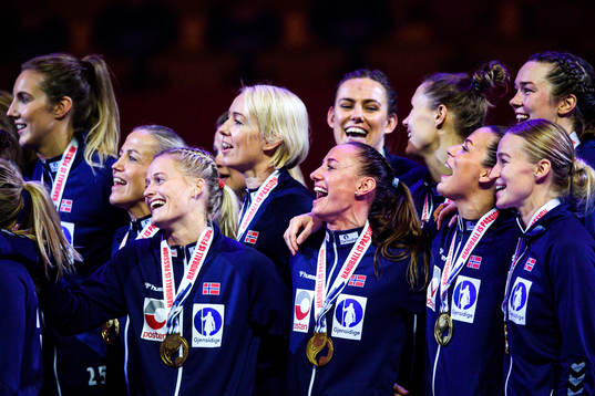 Players of Norway celebrate