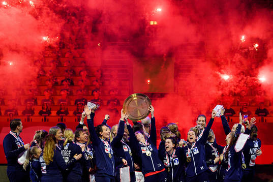 Players of Norway celebrate with the winner’s trophy