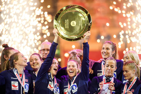Players of Norway celebrate with the winner’s trophy
