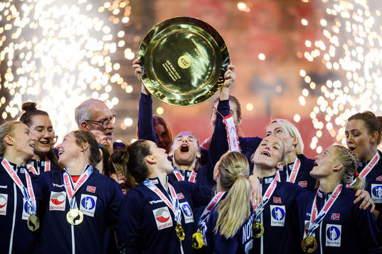 Players of Norway celebrate with the winner’s trophy