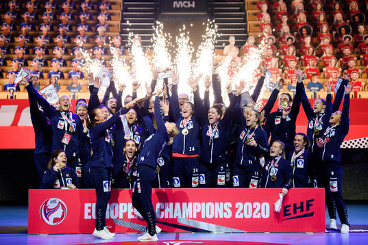 Players of Norway celebrate with the winner’s trophy