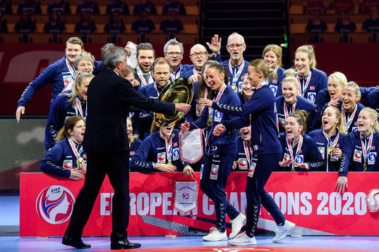Players of Norway celebrate with the winner’s trophy