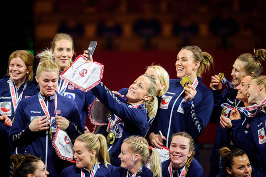 Heidi Løke of Norway takes a selfie with team-mates