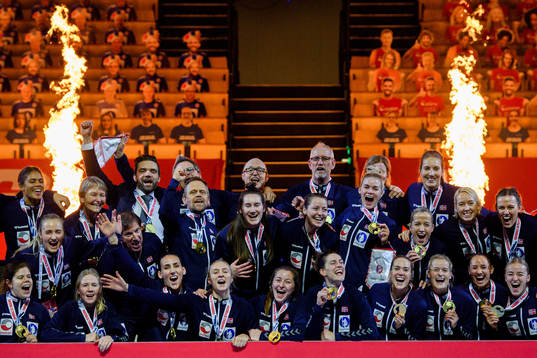 Players of Norway celebrate