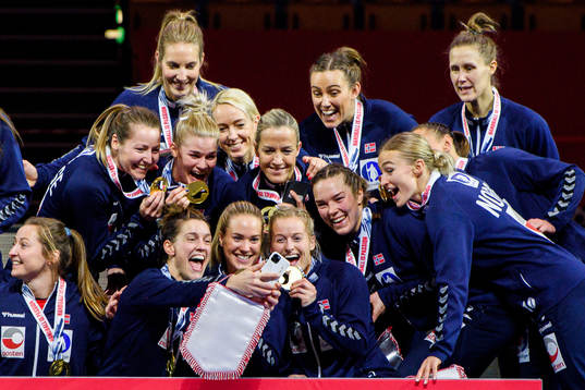 Players of Norway celebrate