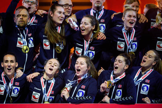 Players of Norway celebrate