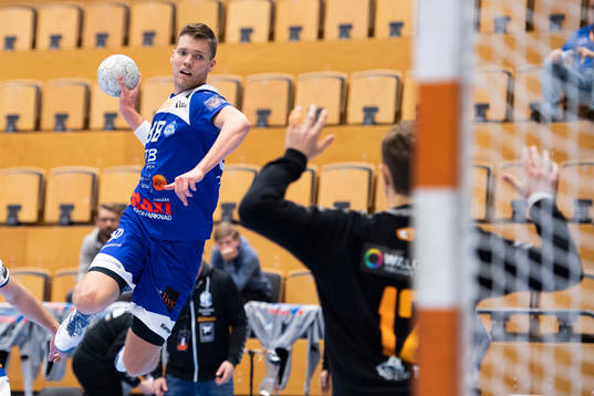 Alingsås Aron Dagar Pålsson och Kristianstads målvakt