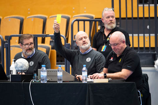 Alingsås assisterande tränare Dennis Sandberg varnas