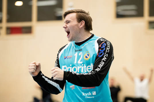 Redbergslids målvakt Kristian Zetterlund jublar