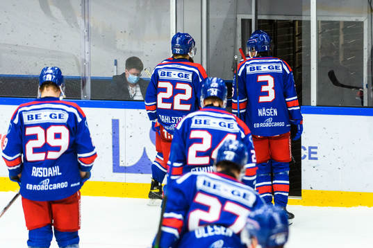 Oskarshamns spelare lämnar isen