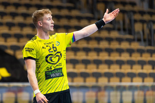 Sävehofs Jonathan Edvardsson reagerar