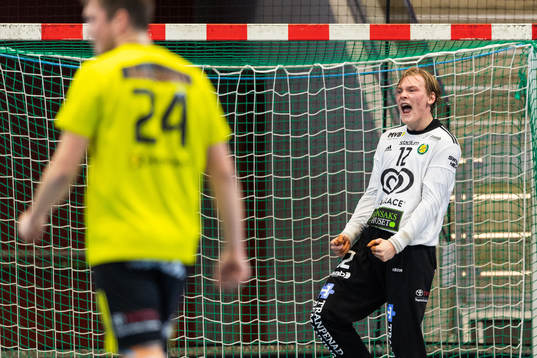 Sävehofs målvakt Simon Möller jublar