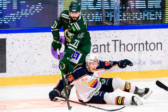 Färjestads Jesse Virtanen och Djurgårdens Kalle Östman