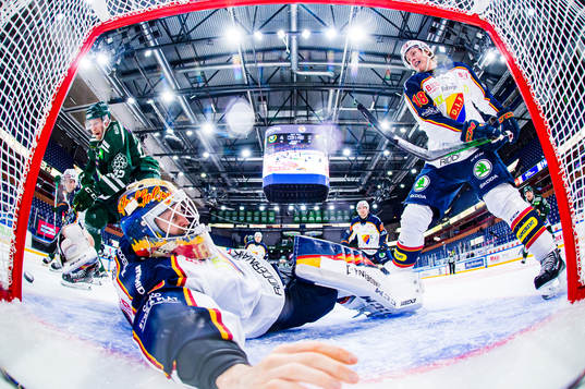 under ishockeymatchen i SHL mellan Färjestad och