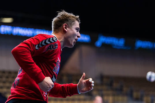 Kristianstads målvakt Leo Larsson jublar