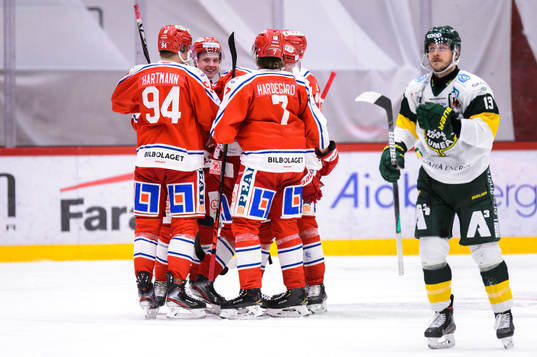 Timrås Jens Lööke jublar med Jonathan Dahlén och