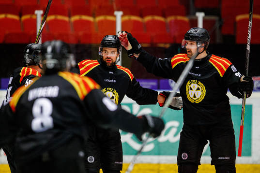 Brynäs Johan Alcén och Patrik Berglund jublar