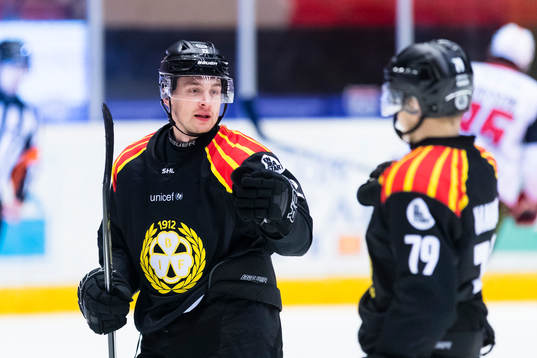 Brynäs Adam Pettersson gör 5-2 i tom målbur