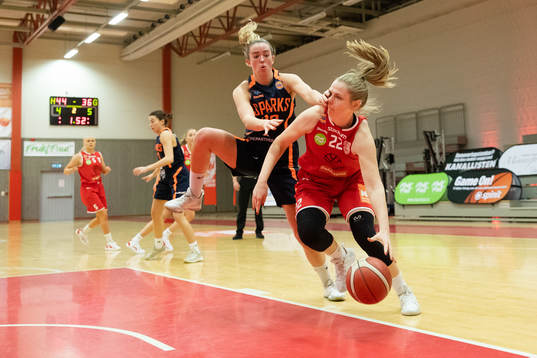 Högsbos Elin Johansson och Wetterbygdens Emma Johansson
