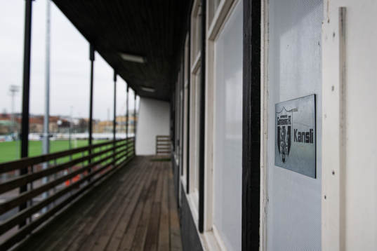 Skylt till kansliet i klubbhuset vid Valhalla IP i samband