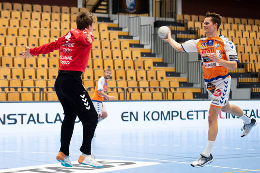 Kristianstads Emil Frend Öfors och Varbergs målvakt Carl