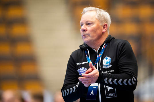 Kristianstads tränare Ulf Larsson jublar