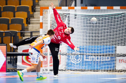 Kristianstads Albin Selin Nilsson och Varbergs målvakt