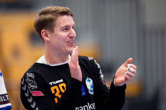Kristianstads målvakt Leo Larsson jublar