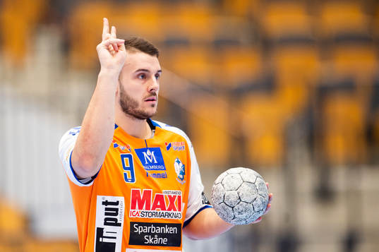 Kristianstads Gregor Ocvirk gör ett täcken