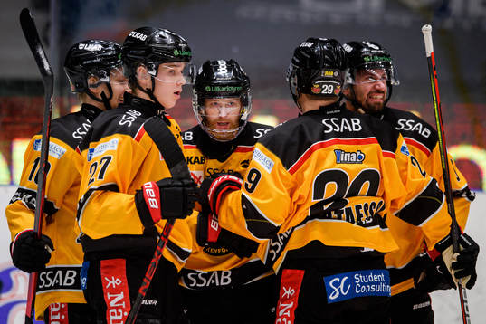 Luleås Linus Klasen jublar