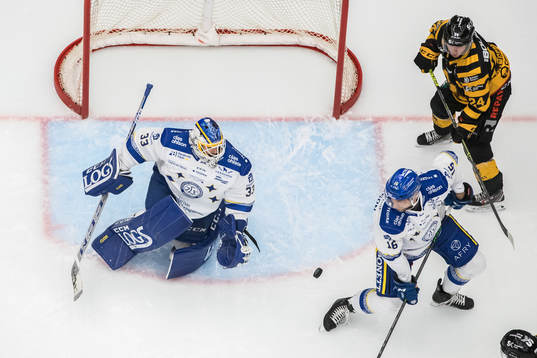 Leksands målvakt Axel Brage och Skellefteås Andreas