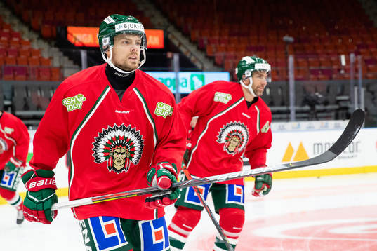 Frölundas Mats Rosseli Olsen innan ishockeymatchen i SHL