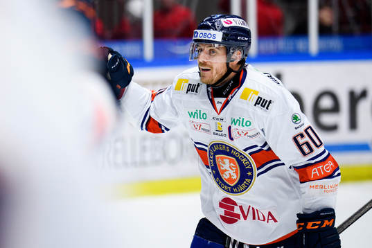 Växjös Erik Josefsson jublar