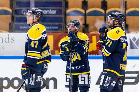 s Anton Karlsson, Filip Sandberg och Linus Fröberg deppar